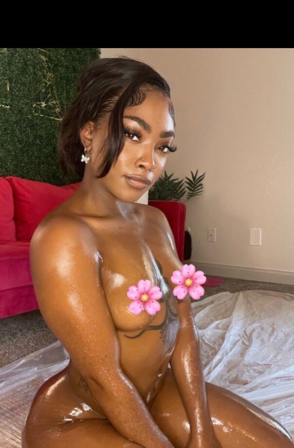 Izzyada (@izzyada), OnlyFans creator