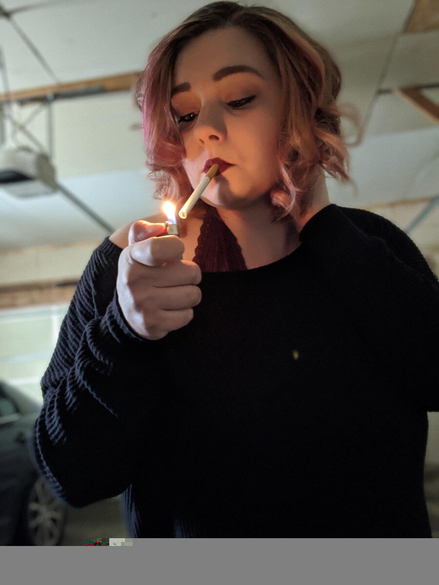 Jadeneedsalight (@jade_needs_a_light), OnlyFans creator