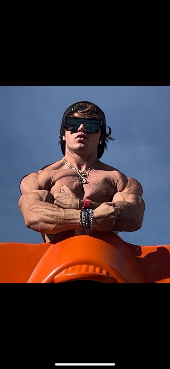 Jamietylerflex (@jamietylerflex), OnlyFans creator
