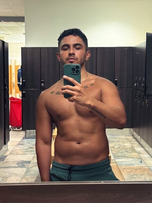 Jay (@jayteestiff), OnlyFans creator