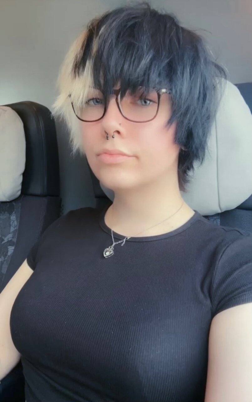 Jellyellii (@jellyellii), OnlyFans creator
