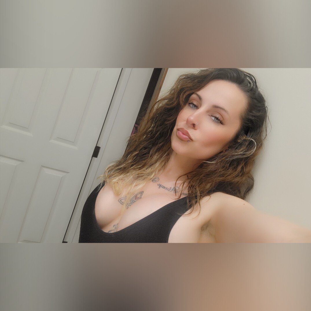 Jennaluvsyounot (@jennaluvsyounot), OnlyFans creator