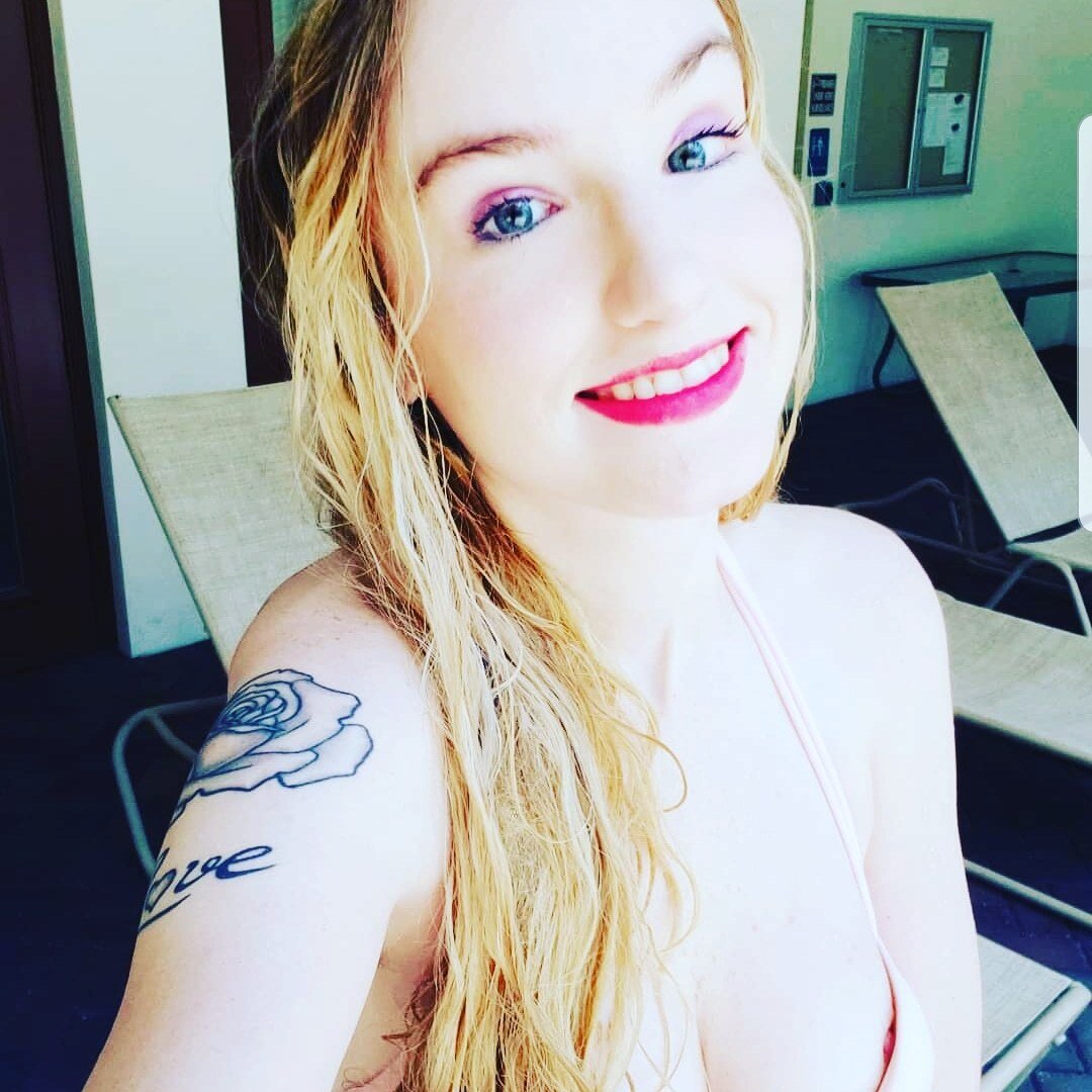Jennnyjennjen22 (@jennnyjennjen22), OnlyFans creator
