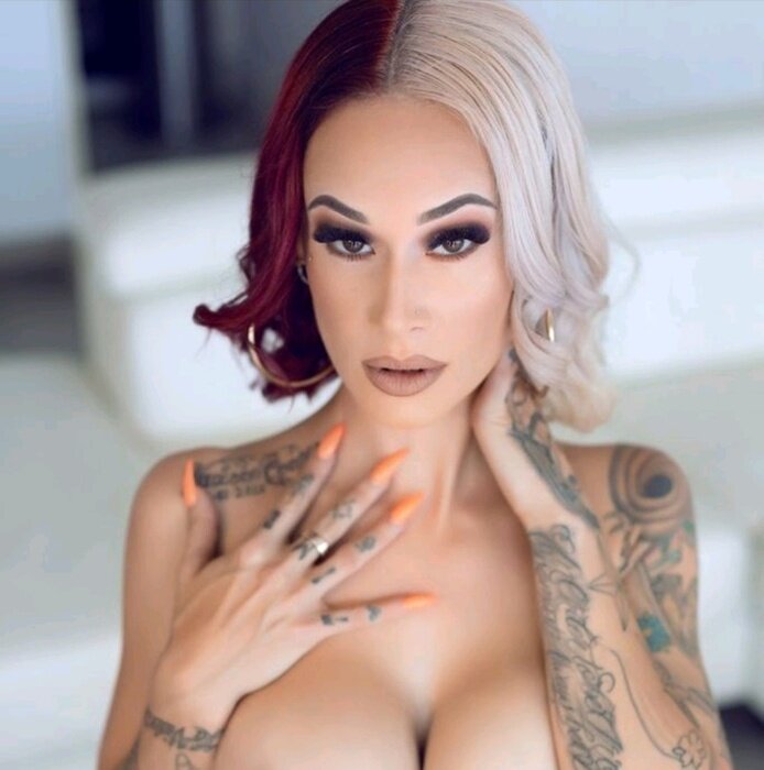 Jessakamolly (@jess_aka_molly), OnlyFans creator