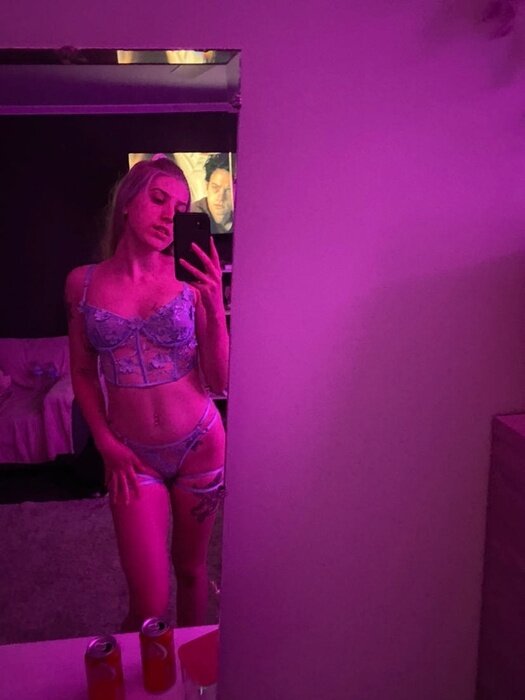Jessiegirlox (@jessiegirlox), OnlyFans creator