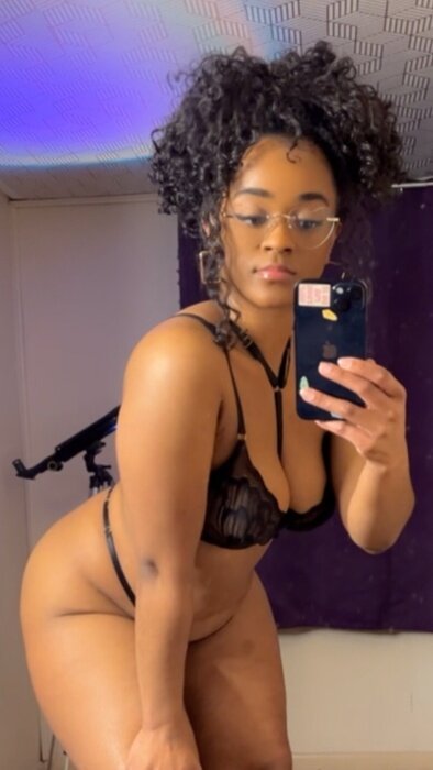 Jesuisjuicy (@jesuisjuicy), OnlyFans creator