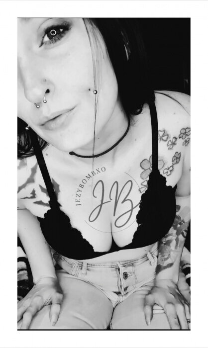 Jezybombxo (@jezybombxo), OnlyFans creator