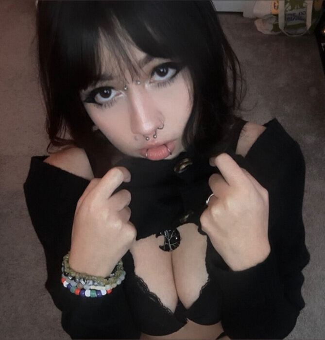 Jinxstrrs (@jinxstrrs), OnlyFans creator