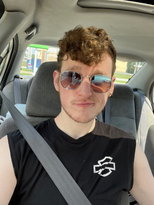Joeyswallows (@joeyswallows), OnlyFans creator