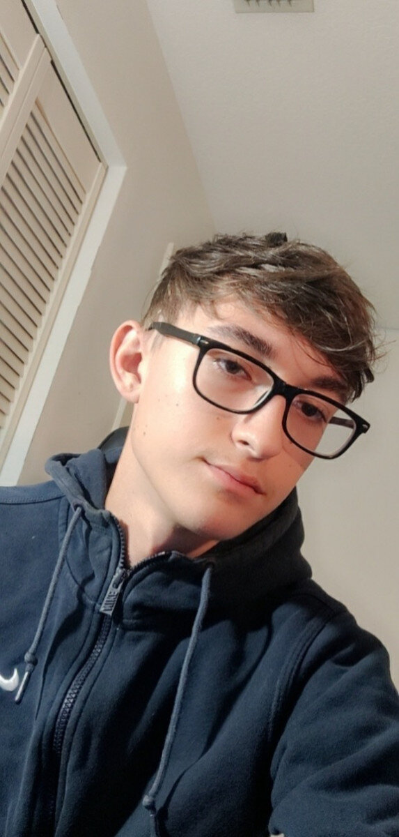 Johnnyboyy2002 (@johnnyboyy2002), OnlyFans creator