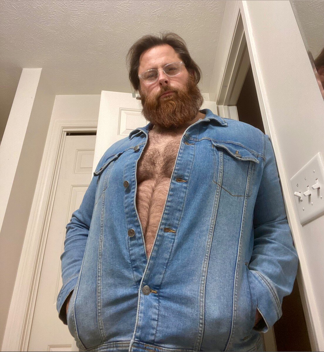 Johnsbeardtickles (@johnsbeardtickles), OnlyFans creator