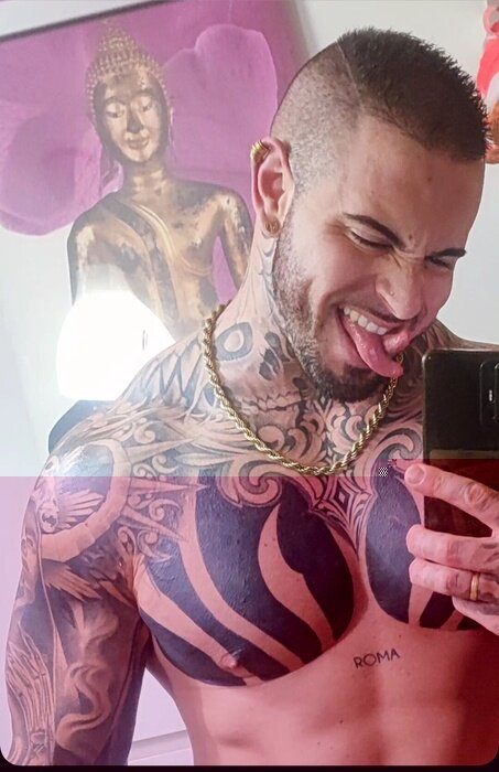 Jonamasterpiece (@jona_masterpiece), OnlyFans creator