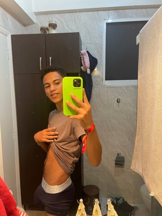 Josemayorga57 (@jose.mayorga57), OnlyFans creator
