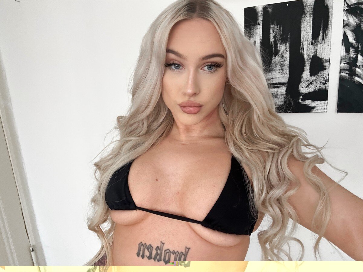 Juicyassqueeen (@juicyassqueeen), OnlyFans creator