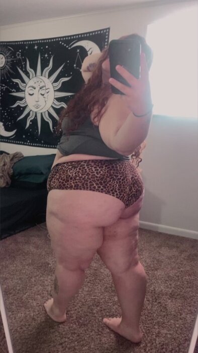 Juicybaby1298 (@juicybaby1298), OnlyFans creator