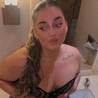Juicyjanele (@juicyjanele), OnlyFans creator