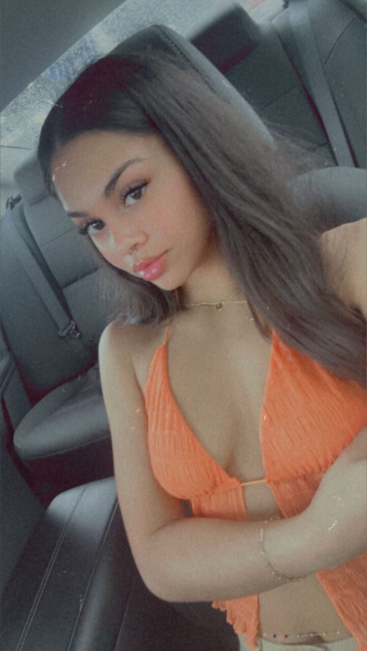 Juicyjoliexo (@juicyjoliexo), OnlyFans creator