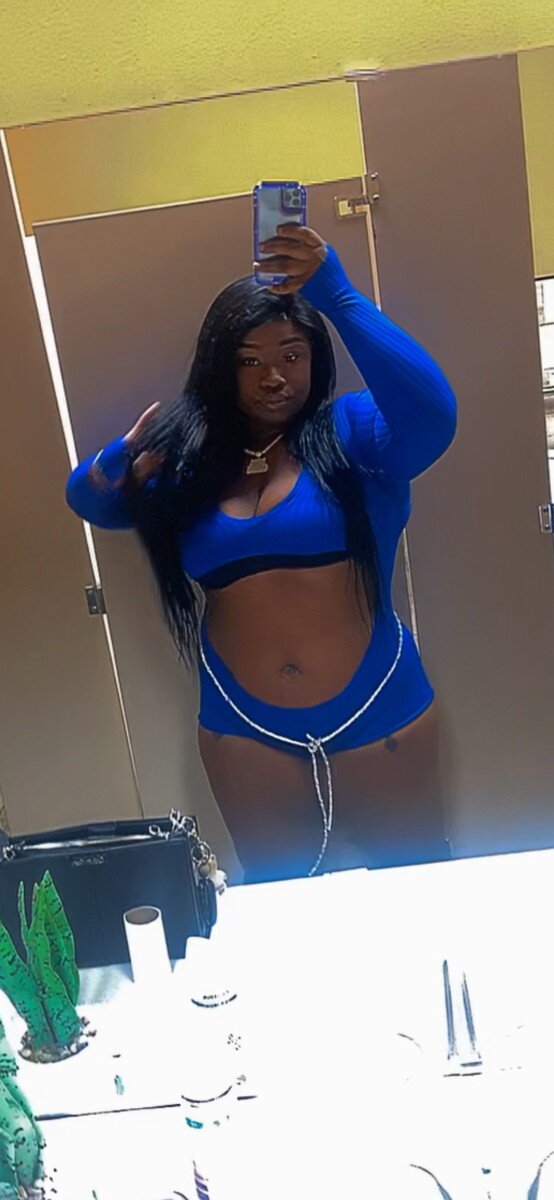 Juicyyfruittz (@juicyy_fruittz), OnlyFans creator