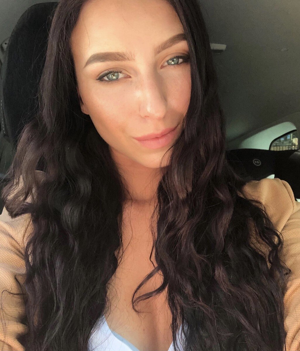 Julia9777 (@julia9777), OnlyFans creator