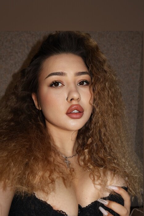 Julia (@julia_in_disguise), OnlyFans creator