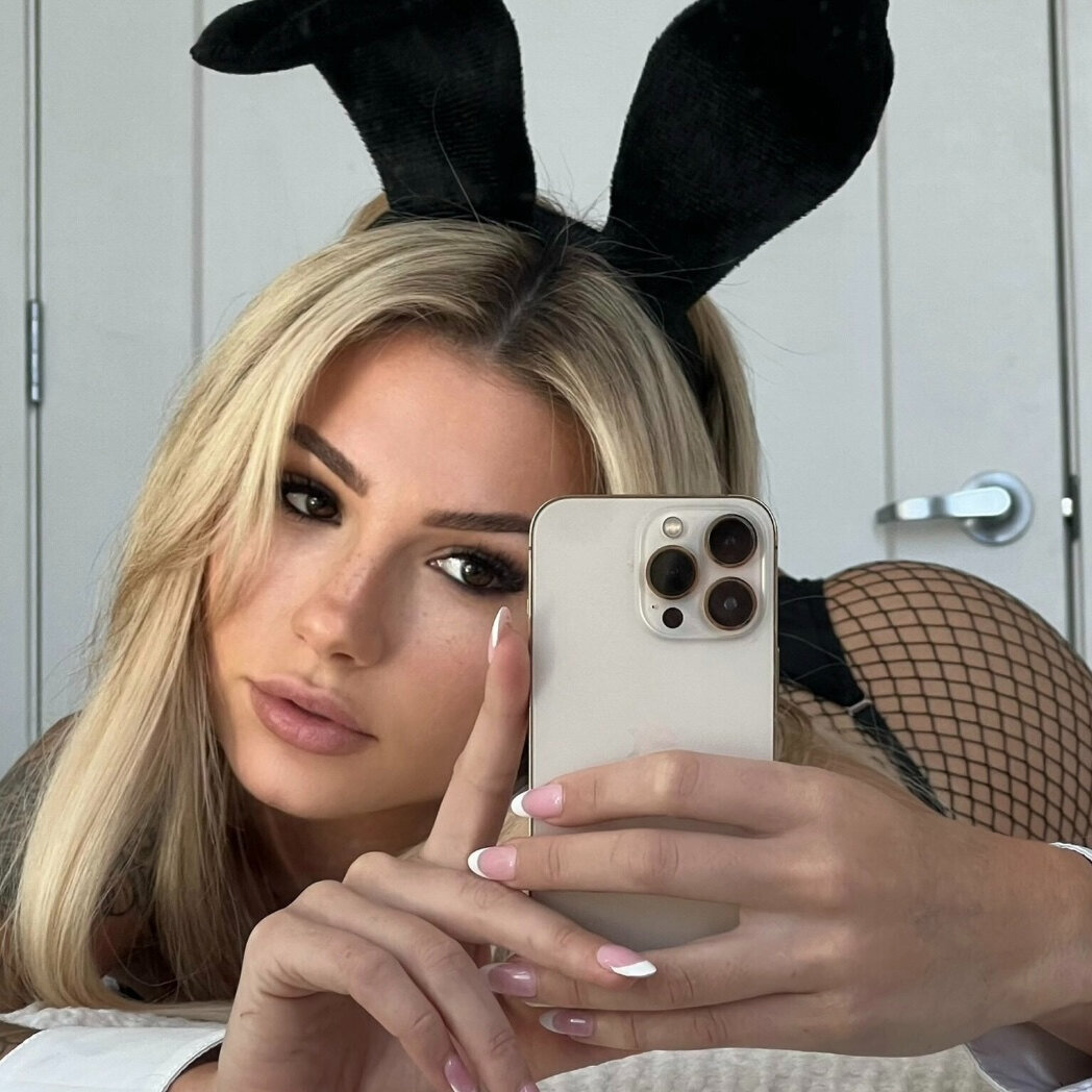 Julieambrosee (@julie_ambrosee), OnlyFans creator