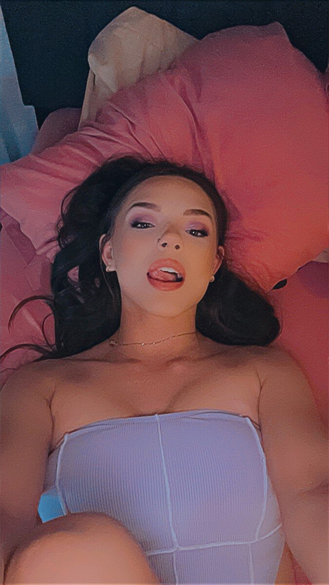 Juliebulieee (@juliebulieee), OnlyFans creator