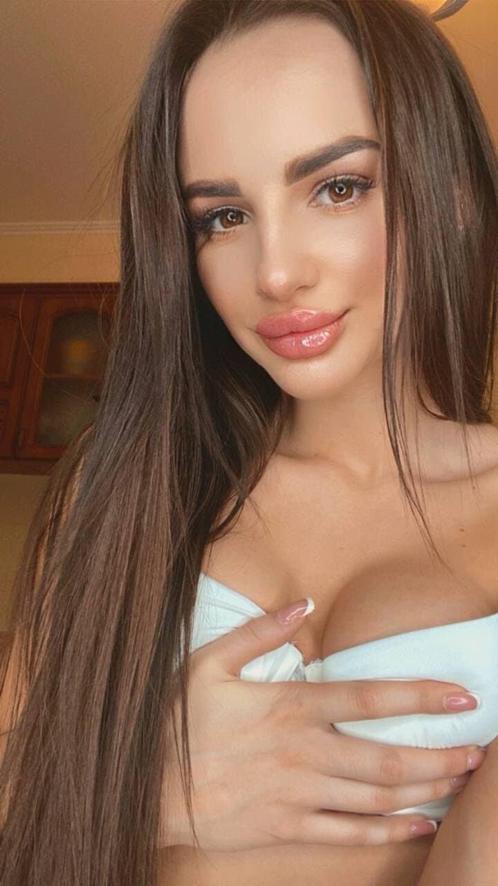 Jullyhothotfree (@jullyhothotfree), OnlyFans creator