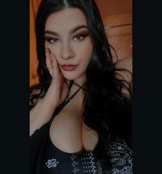 Julyviper (@julyviper), OnlyFans creator