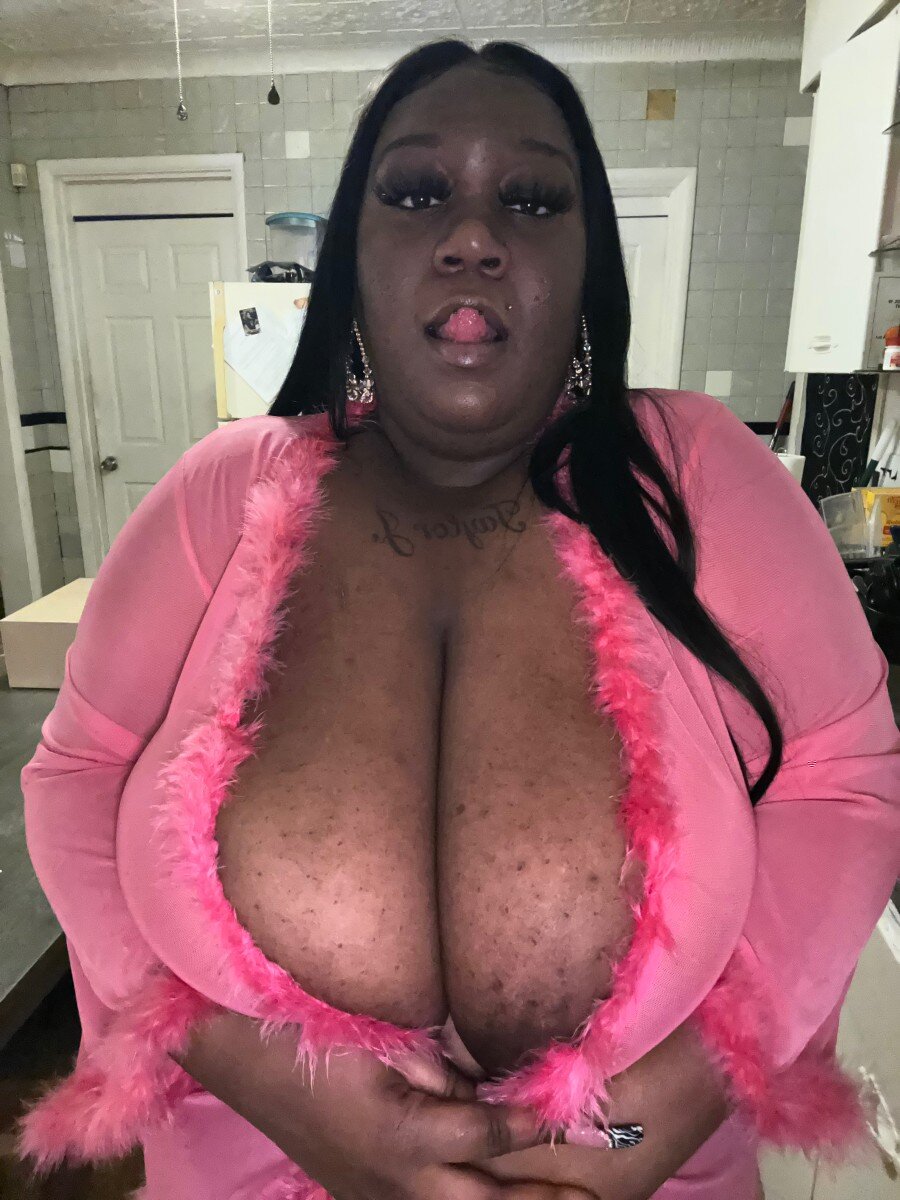 Jumbomelons (@jumbomelons), OnlyFans creator