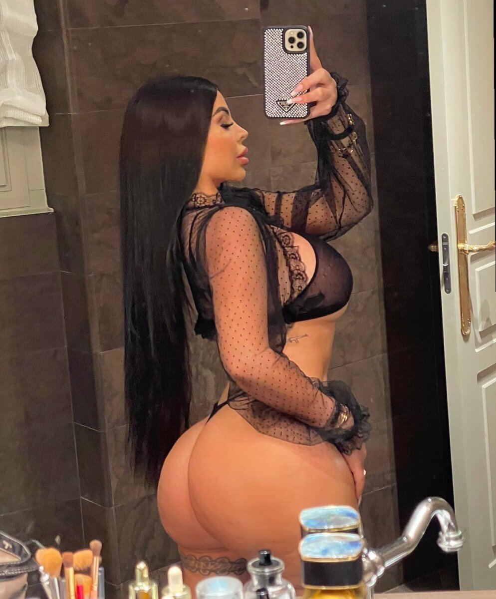 Kahinasbeauty (@kahina_sbeauty), OnlyFans creator