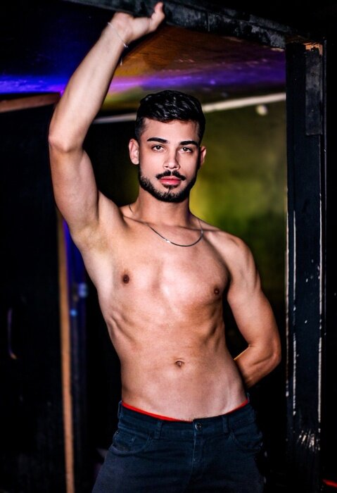 Kalellinhares (@kalellinhares), OnlyFans creator