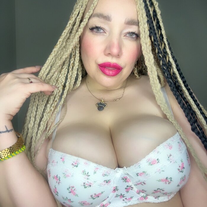 Katanacazarez (@katanacazarez), OnlyFans creator