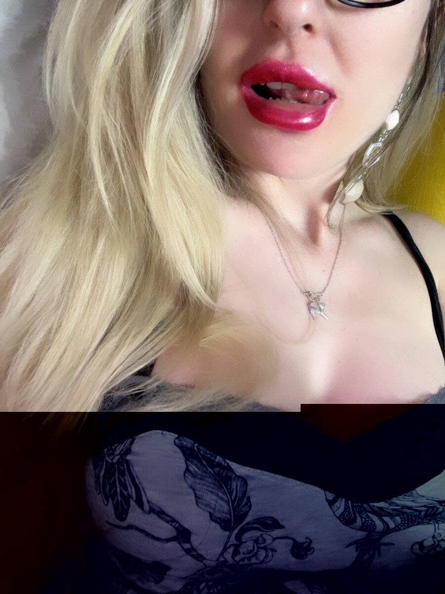 Katstoesnhose (@katstoesnhose), OnlyFans creator