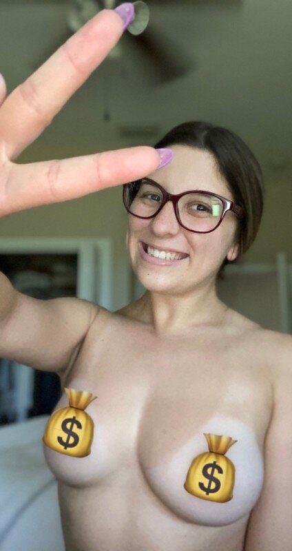 Kayleegrey (@kayleegrey), OnlyFans creator