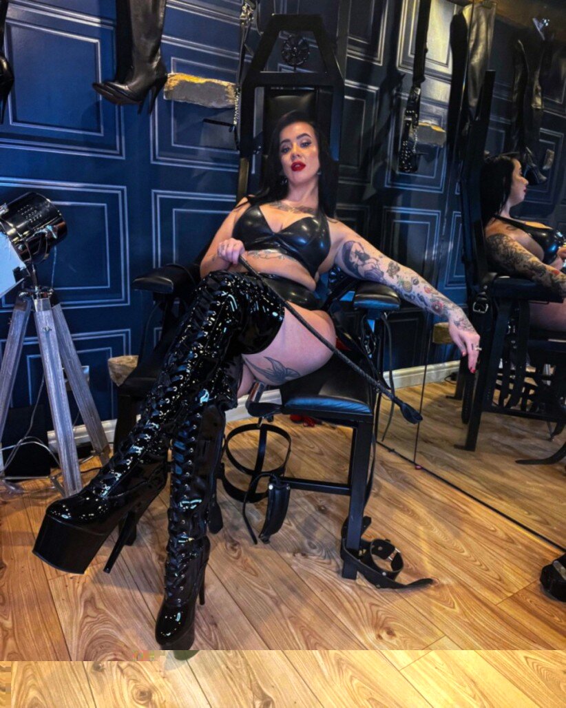 Khloedeville (@khloe_deville), OnlyFans creator