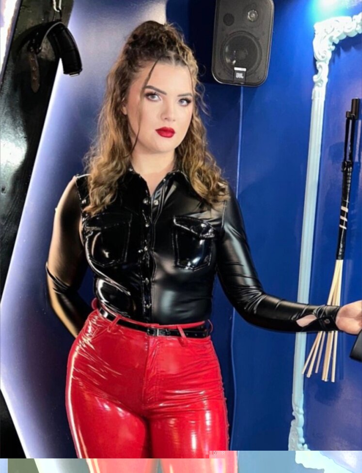 Kinkynavlia (@kinkynavlia), OnlyFans creator