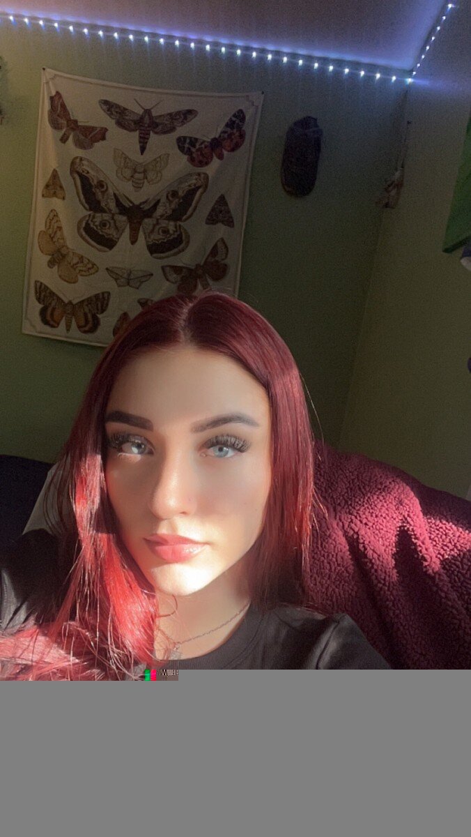 Kinkypetitegirll (@kinkypetitegirll), OnlyFans creator