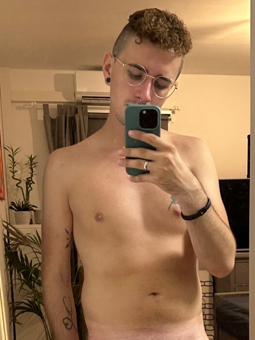 Kinkytwink24 (@kinkytwink24), OnlyFans creator
