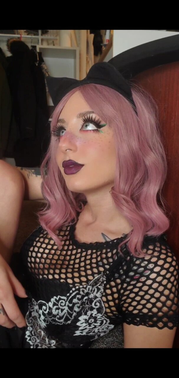 Kinsleykisses (@kinsleykisses), OnlyFans creator