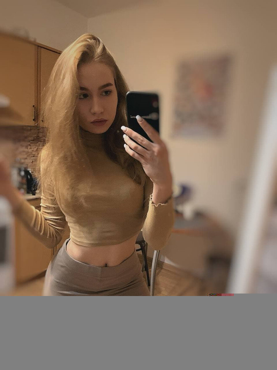 Kira (@kirakitty1), OnlyFans creator