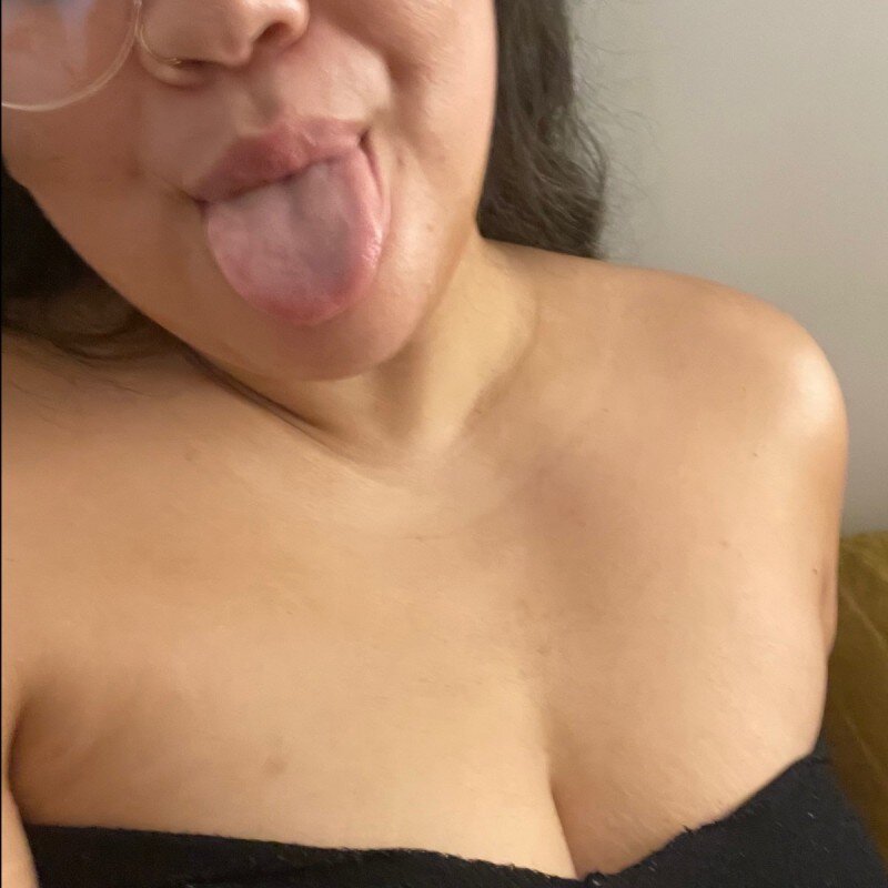 Kirascurves (@kirascurves), OnlyFans creator