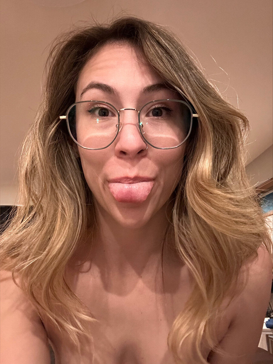 Kissesbik (@kisses_bi_k), OnlyFans creator