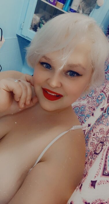 Kitkat1993 (@kitkat1993), OnlyFans creator