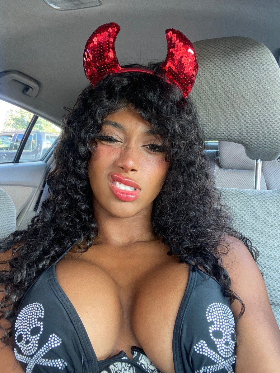 Kittycatisis (@kittycatisis), OnlyFans creator