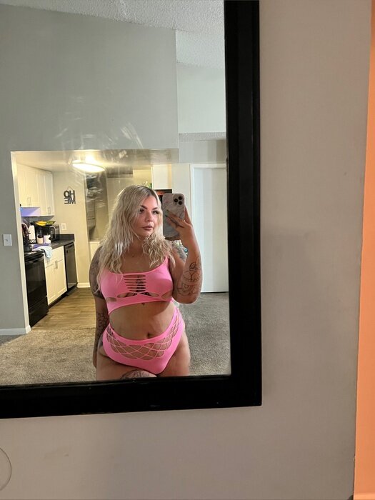 Kittyluvrxo (@kittyluvrxo), OnlyFans creator