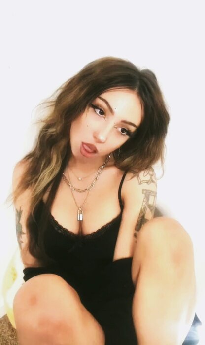 Kira (@kittyspitxx), OnlyFans creator