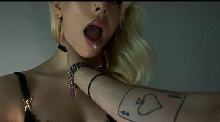 Knifegrlfriend (@knifegrlfriend), OnlyFans creator
