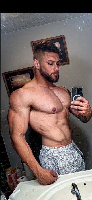 Kylesegz (@kylesegz), OnlyFans creator
