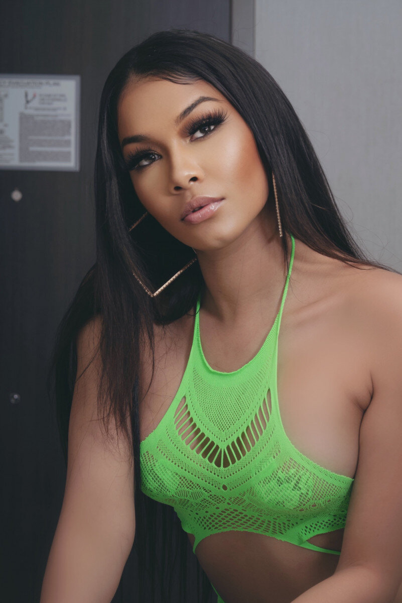 Kyrabanxxz (@kyrabanxxz), OnlyFans creator
