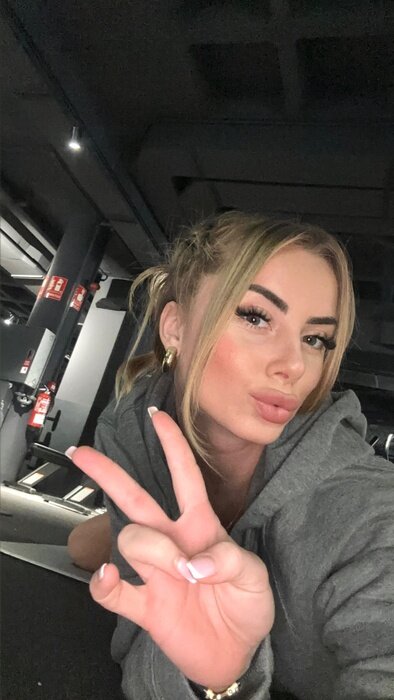 Lapetiteange (@la_petite_ange), OnlyFans creator
